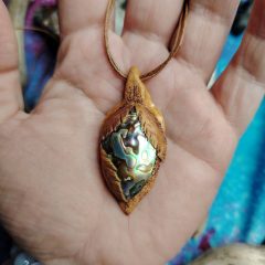 Pávakagylós nyaklánc - Oltalmazó